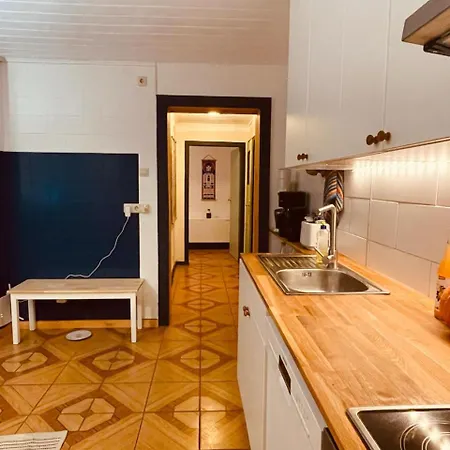 Kleines Gruenes Haus In Der Seenplatte * Carpin