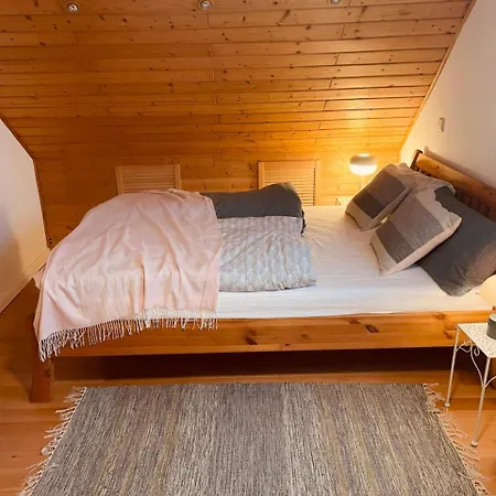 Kleines Gruenes Haus In Der Seenplatte Hébergement de vacances *