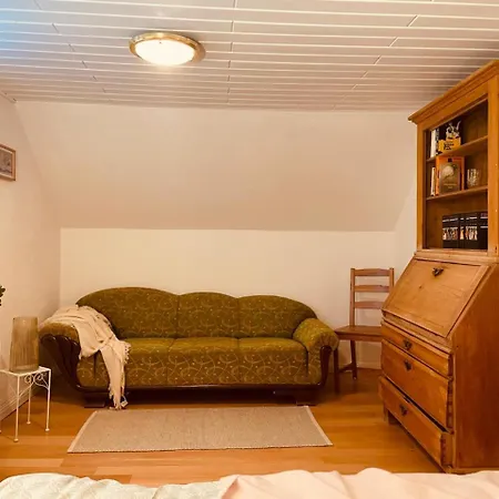 Kleines Gruenes Haus In Der Seenplatte * Carpin