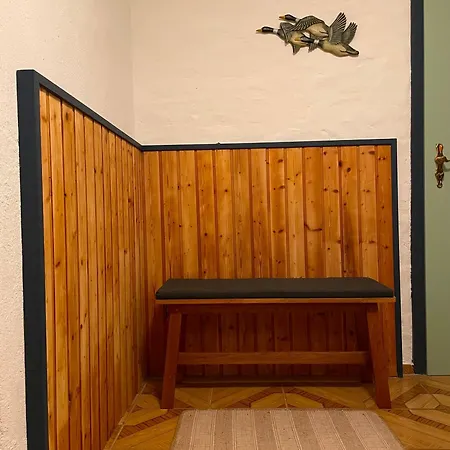 Kleines Gruenes Haus In Der Seenplatte *