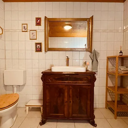 Kleines Gruenes Haus In Der Seenplatte Hébergement de vacances *