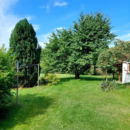 Vakantiehuis Kleines Gruenes Haus In Der Seenplatte