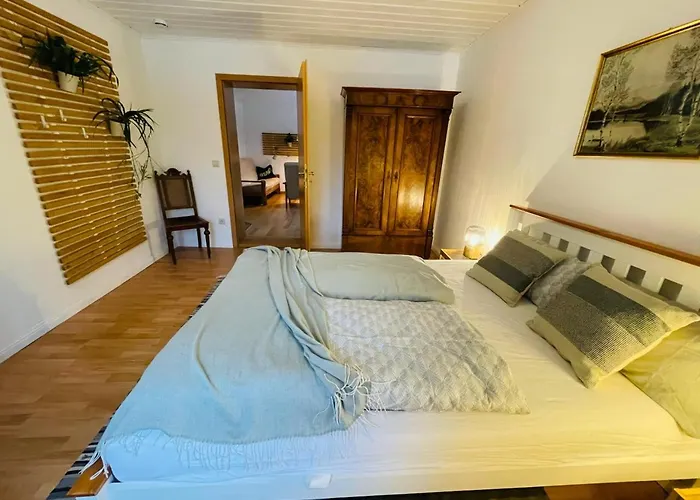 Kleines Grünes Haus In Der Seenplatte *