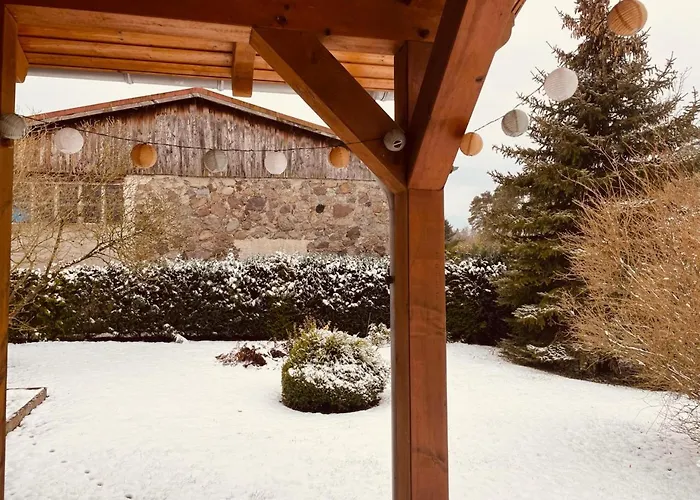 Kleines Grünes Haus In Der Seenplatte Carpin